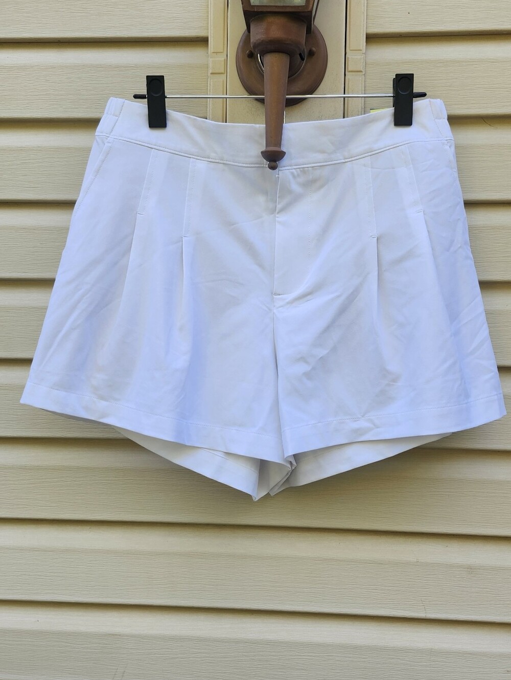 NWT Women's White Elastic-Waist Pleated Golf Short M